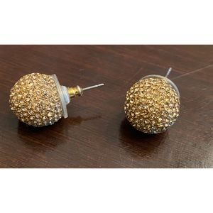 C. Wonder Gold Ball Stud Earrings